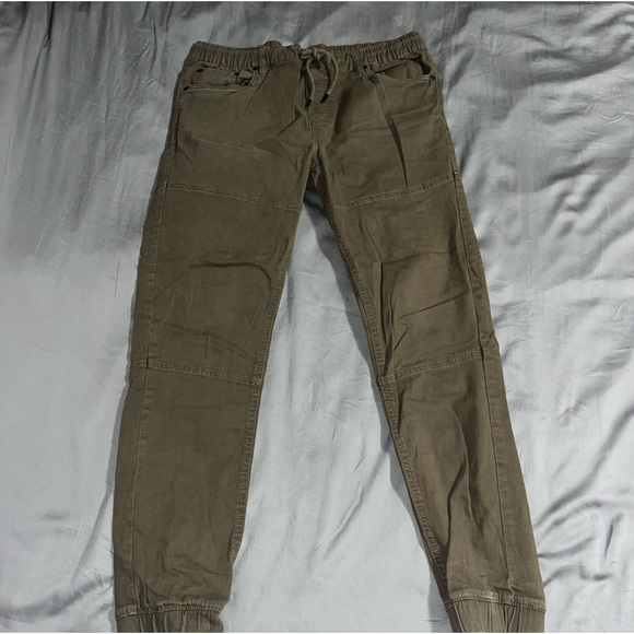 Buffalo cargos - Picture 2 of 4